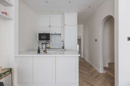 First Floor Flat, Hemberton Road, London, Image 17