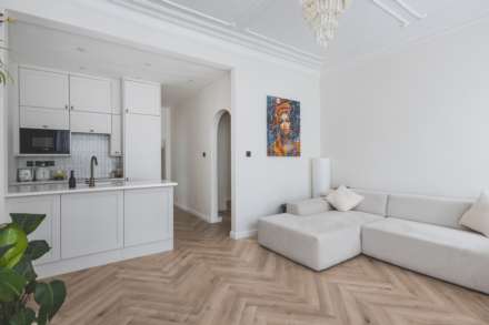 First Floor Flat, Hemberton Road, London, Image 18