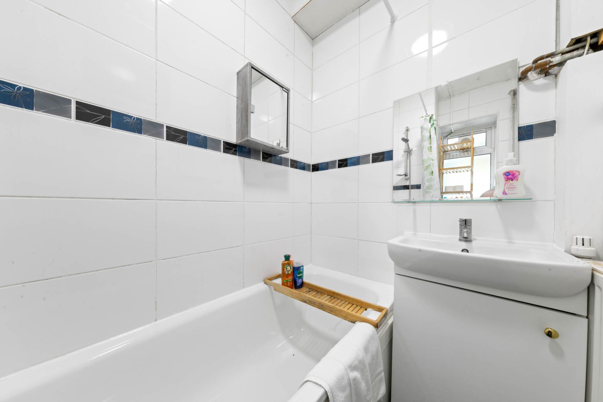 Lansdowne Way, London, Image 4