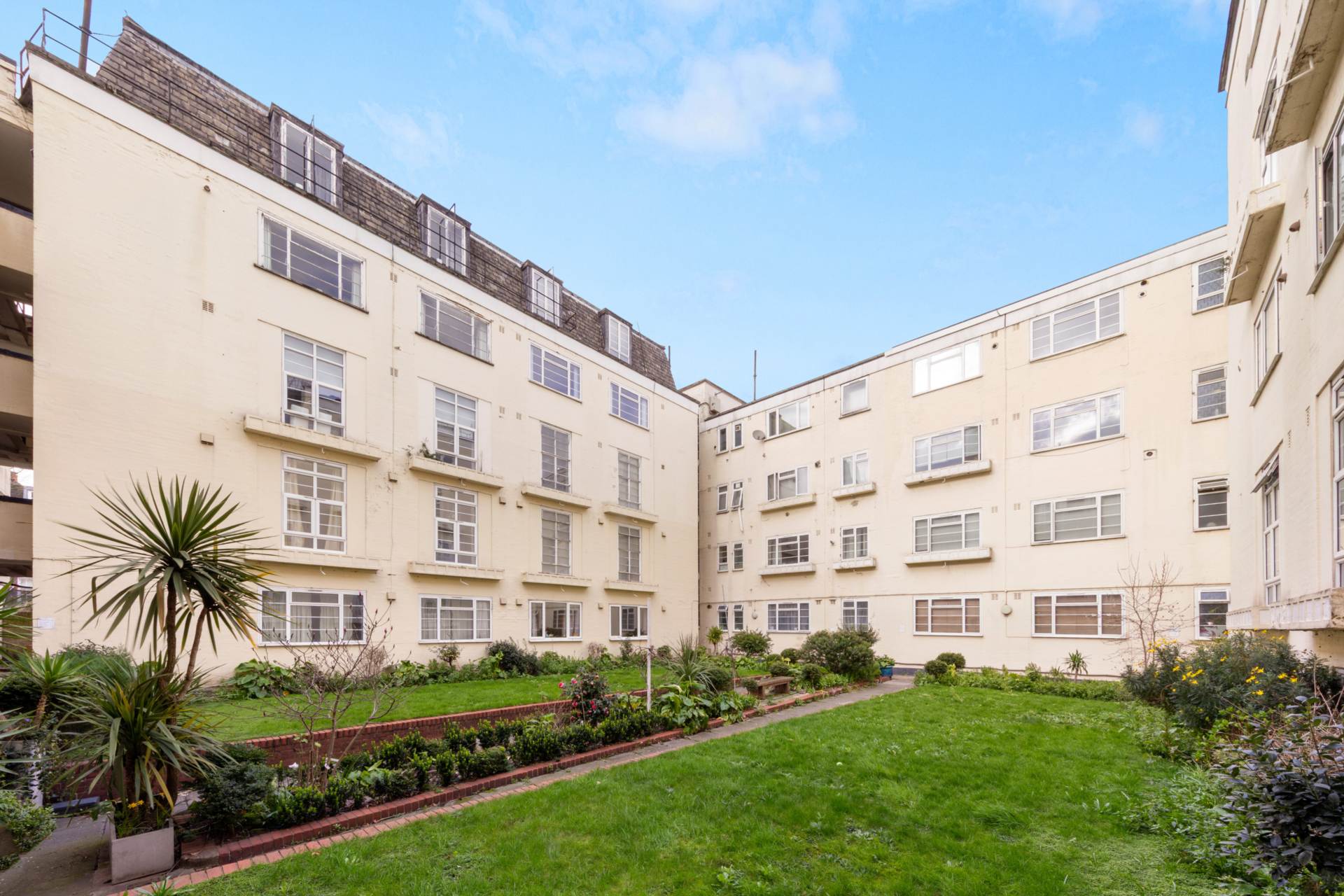 Lansdowne Way, London, Image 5