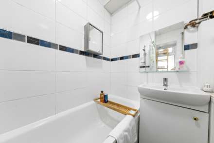 Lansdowne Way, London, Image 4