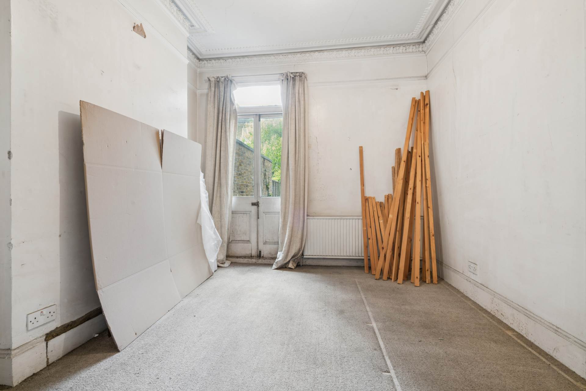 Stirling Road, London, Image 2