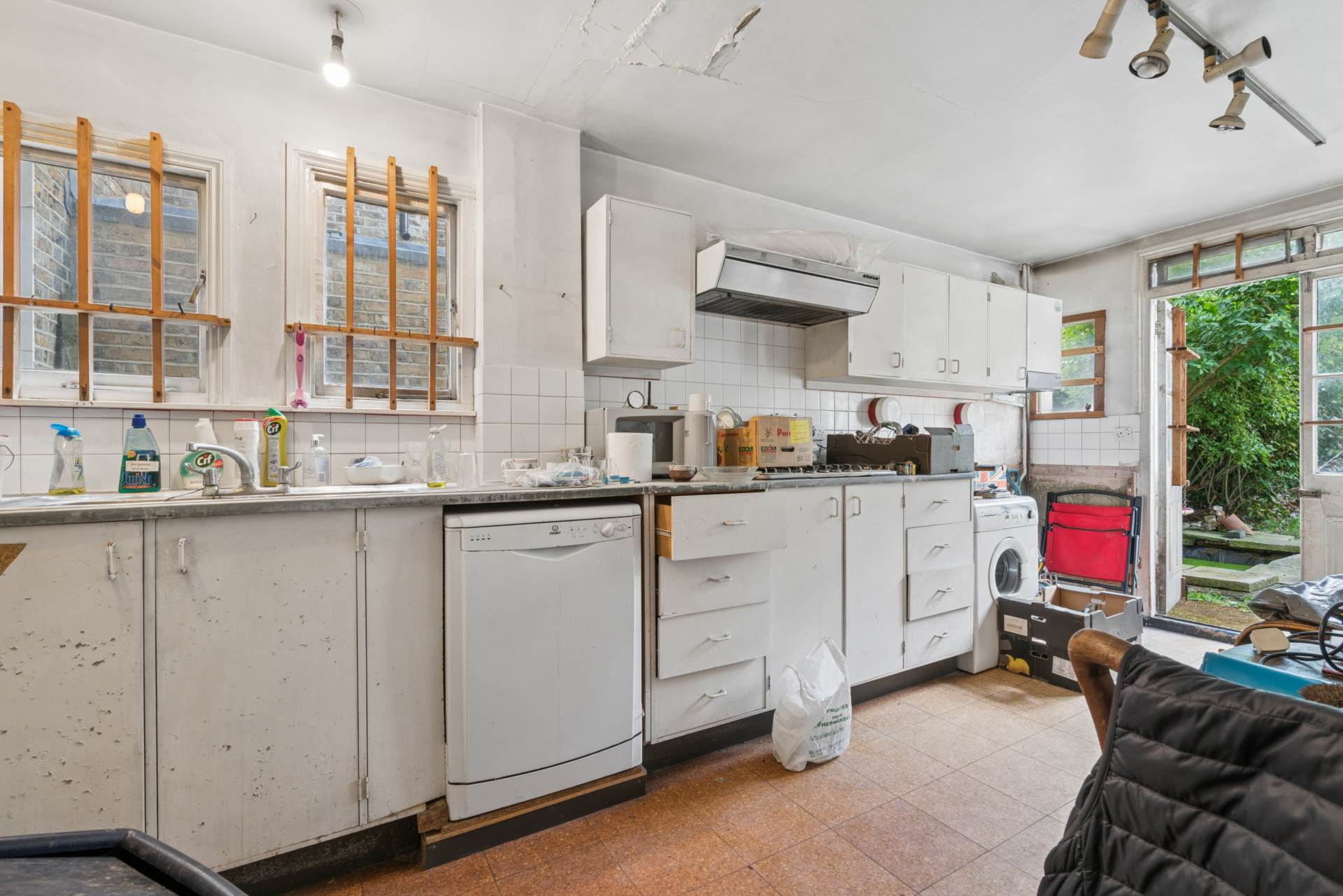 Stirling Road, London, Image 3