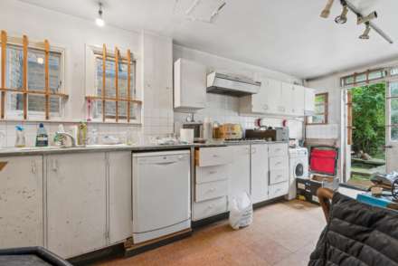 Stirling Road, London, Image 3