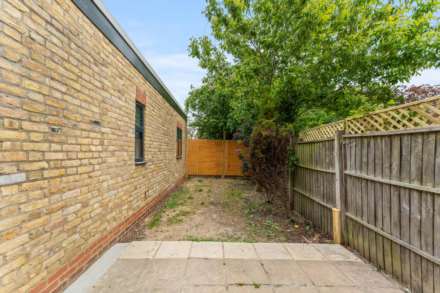 Sutherland Grove, London, Image 4