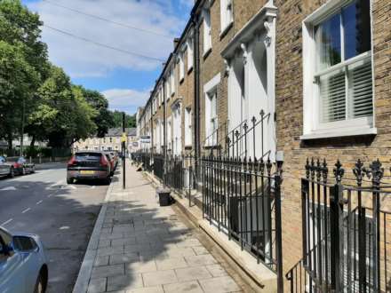 1 Bedroom Flat, Hurst Street, Herne Hill, SE24