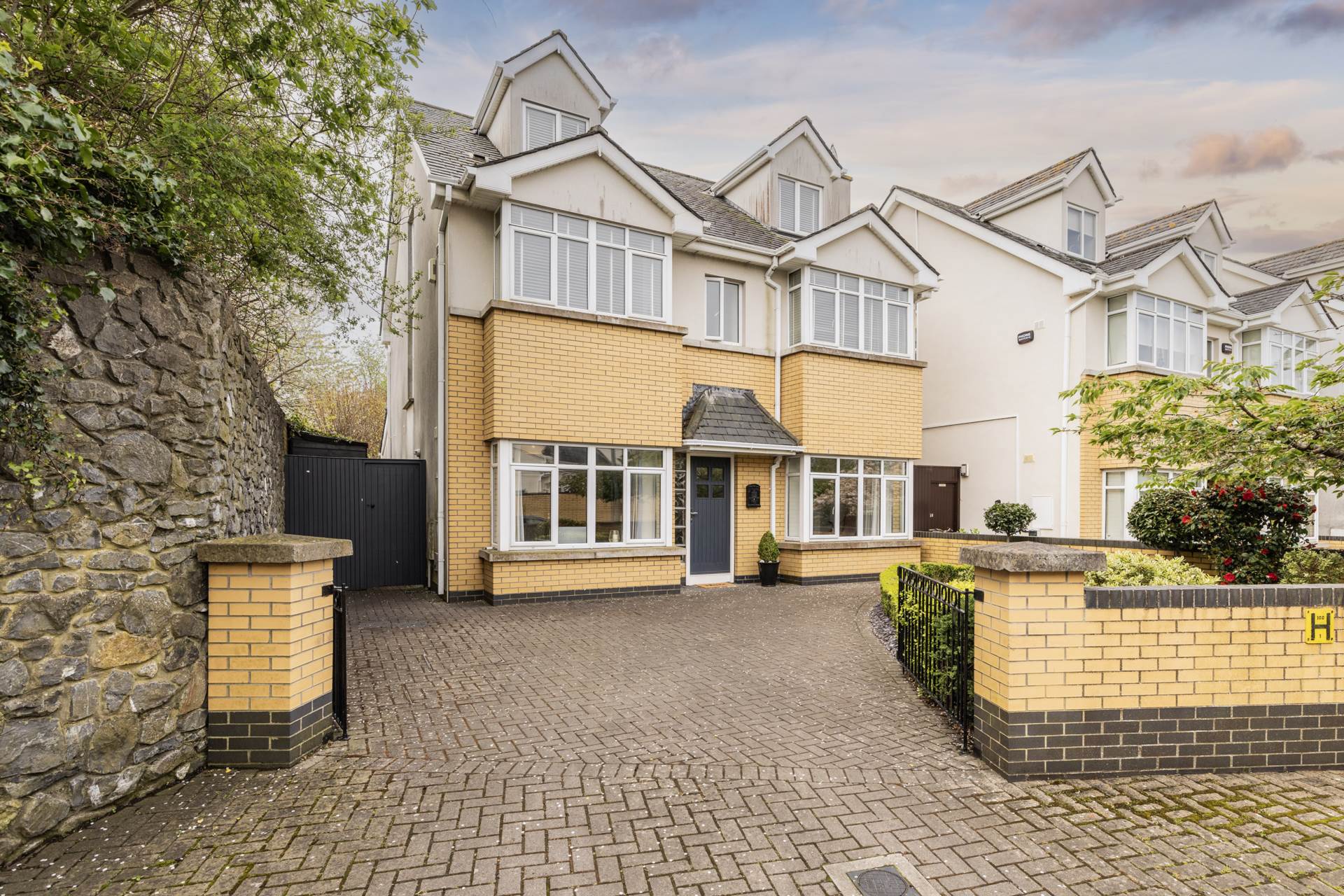 9 D`Alton Mews, Back Road, Malahide