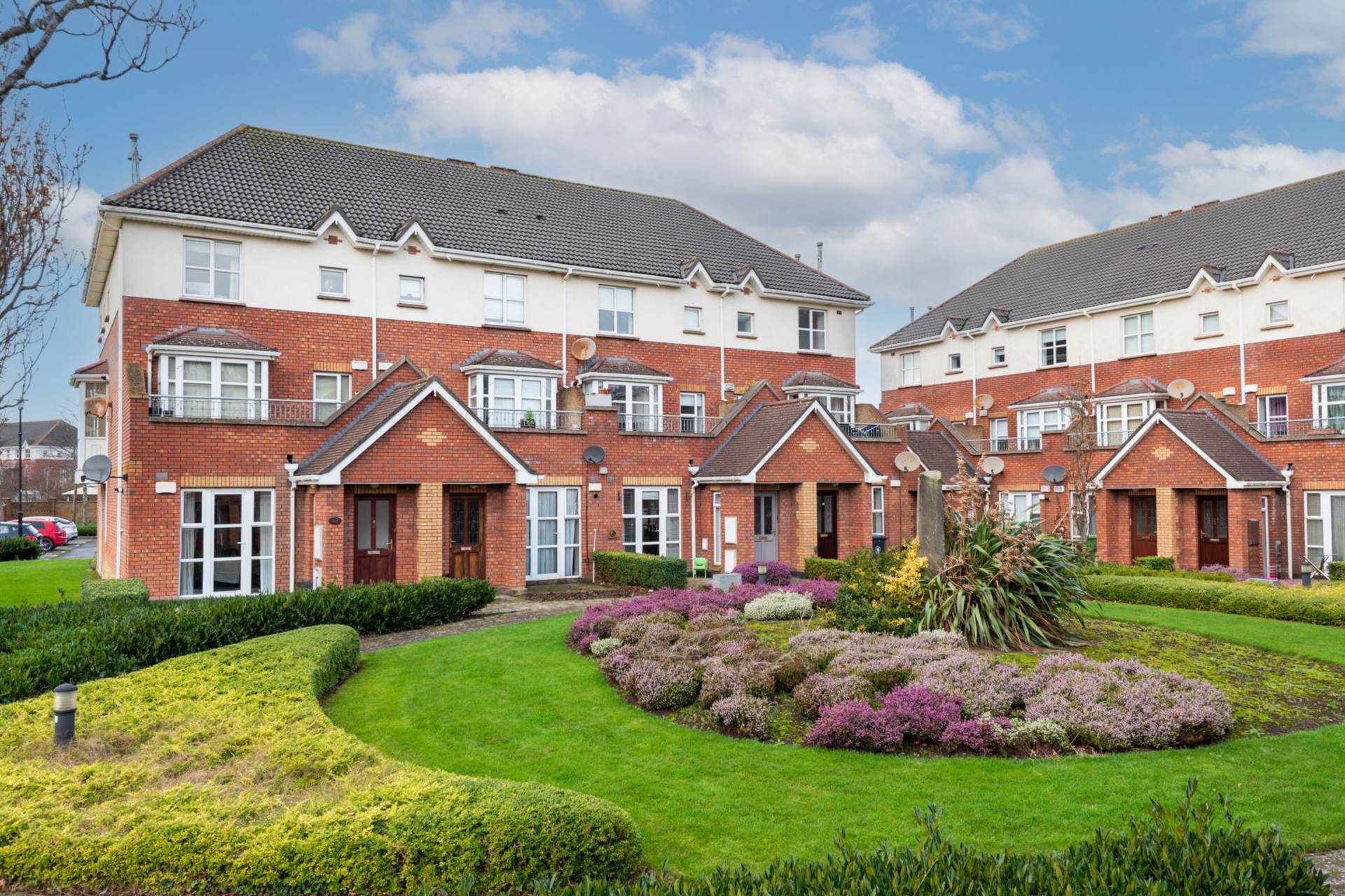 44 Boroimhe Maples, Swords