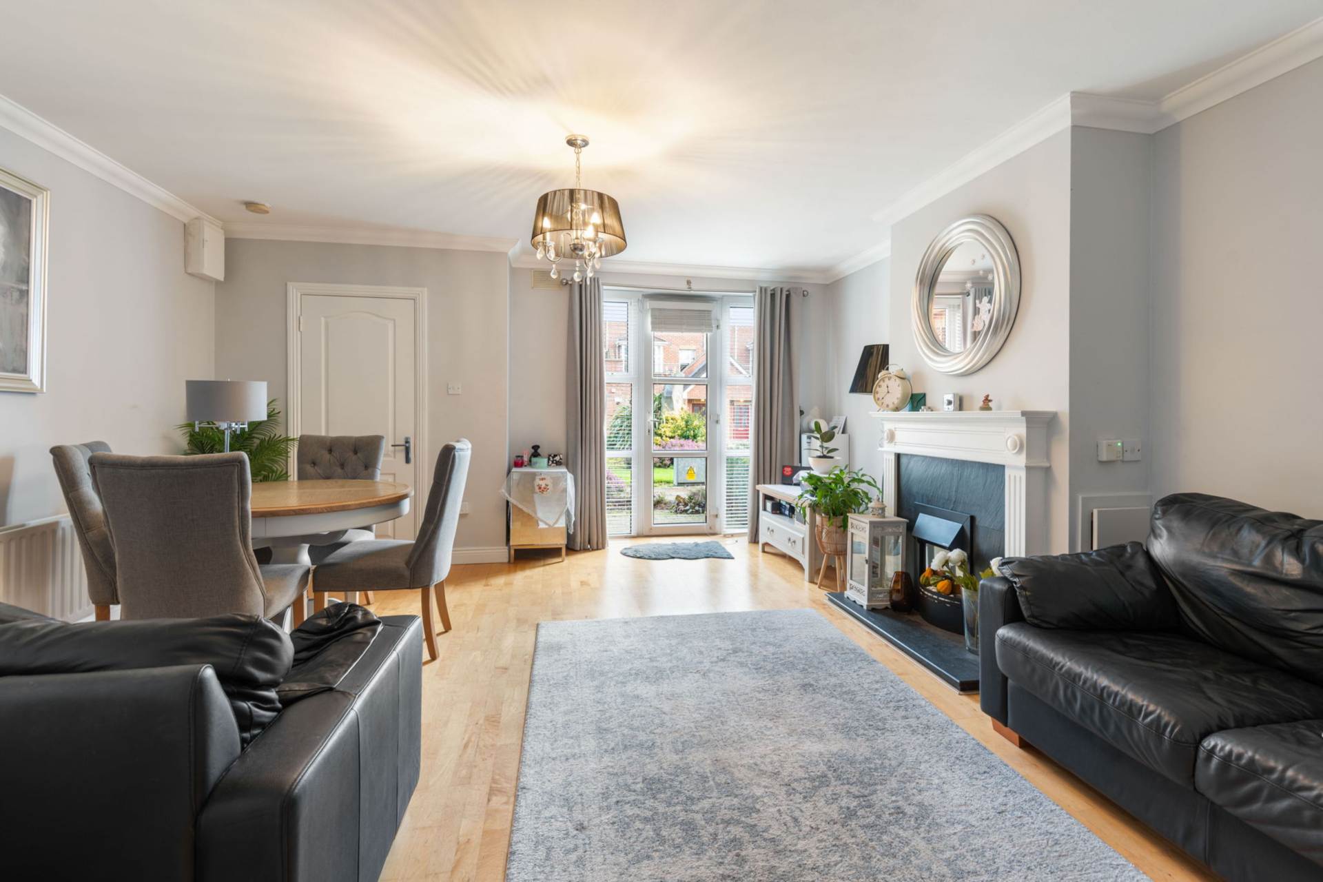 44 Boroimhe Maples, Swords