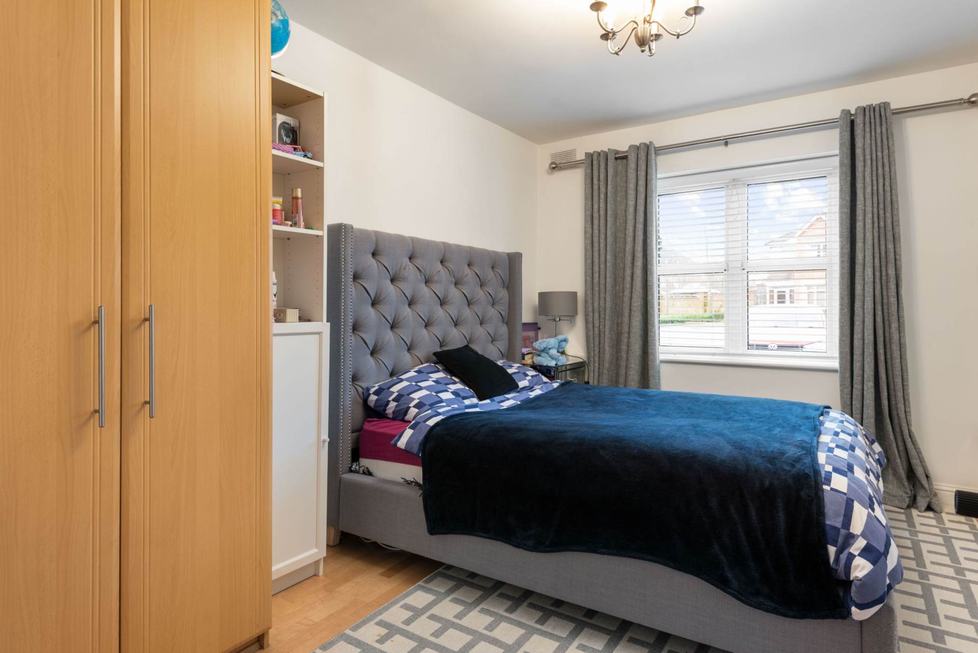 44 Boroimhe Maples, Swords