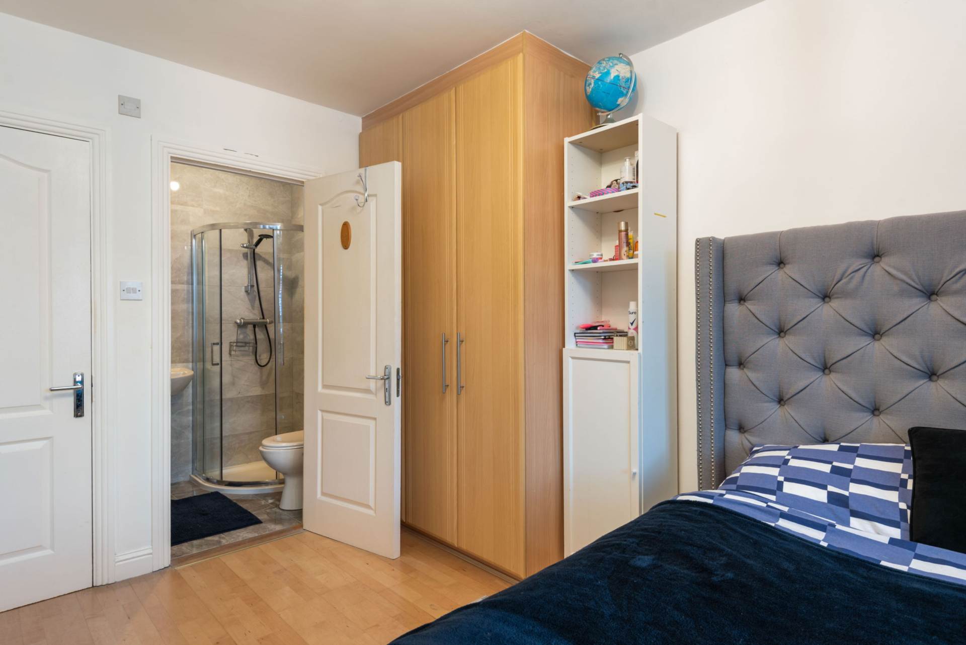 44 Boroimhe Maples, Swords