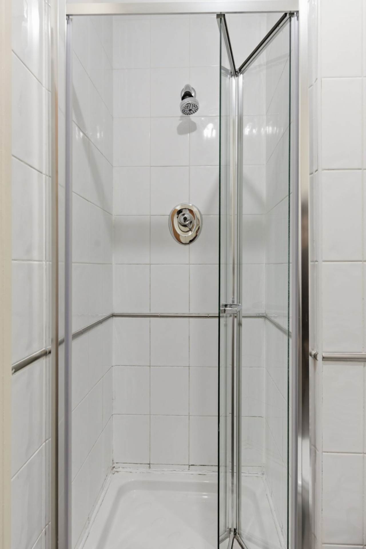 16 The Anchorage, The Crescent, Robswall 16 The Anchorage, The Crescent, Robswall