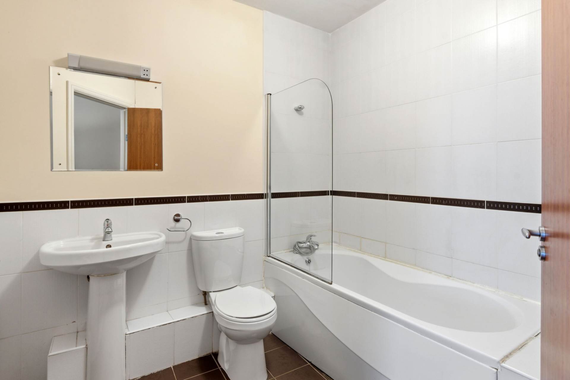 16 The Anchorage, The Crescent, Robswall 16 The Anchorage, The Crescent, Robswall