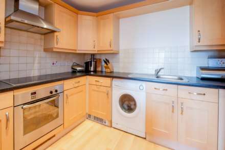 Quadrant Ct. Jubilee Square, Reading, Image 3