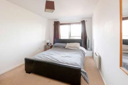 Quadrant Ct. Jubilee Square, Reading, Image 4