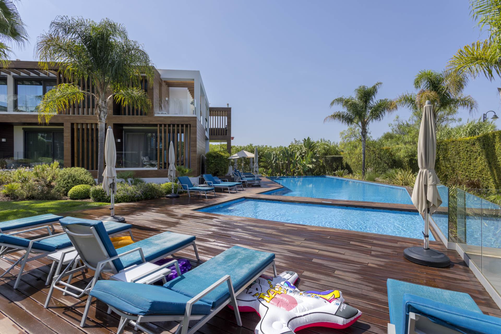 Seabreeze, Dunas Douradas, Algarve, Portugal Seabreeze, Dunas Douradas, Algarve, Portugal