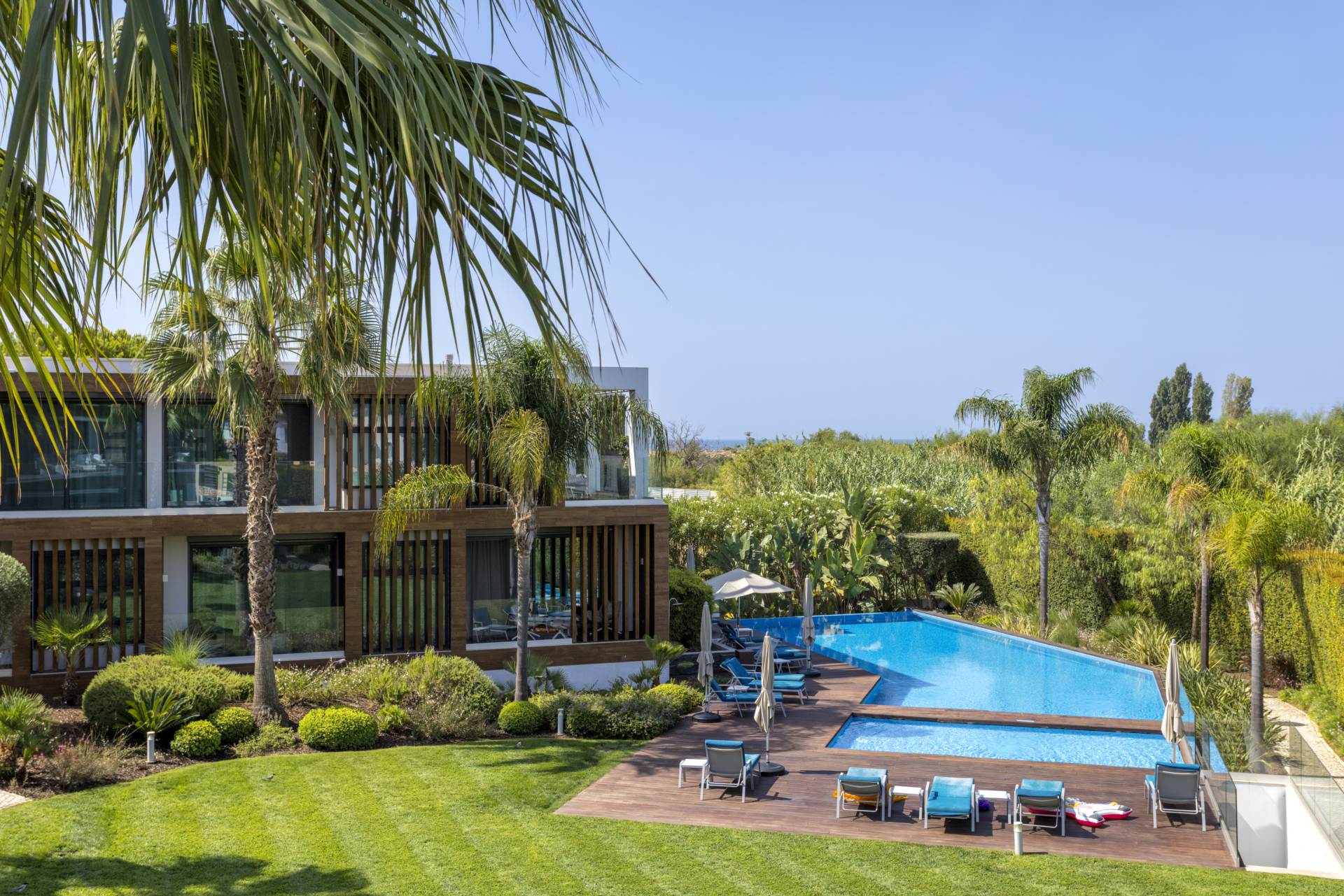 Seabreeze, Dunas Douradas, Algarve, Portugal Seabreeze, Dunas Douradas, Algarve, Portugal