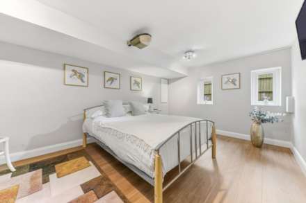 Beechwood House, Tingley, Image 15