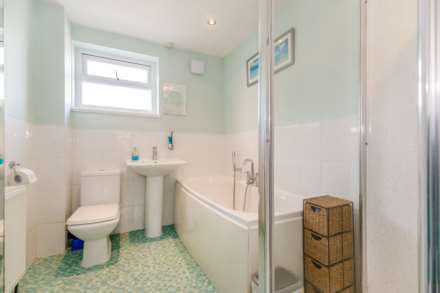 Cottingley Gardens, Leeds, Image 13