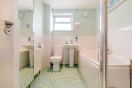 Cottingley Gardens, Leeds, Image 14
