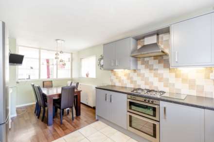 Cottingley Gardens, Leeds, Image 2