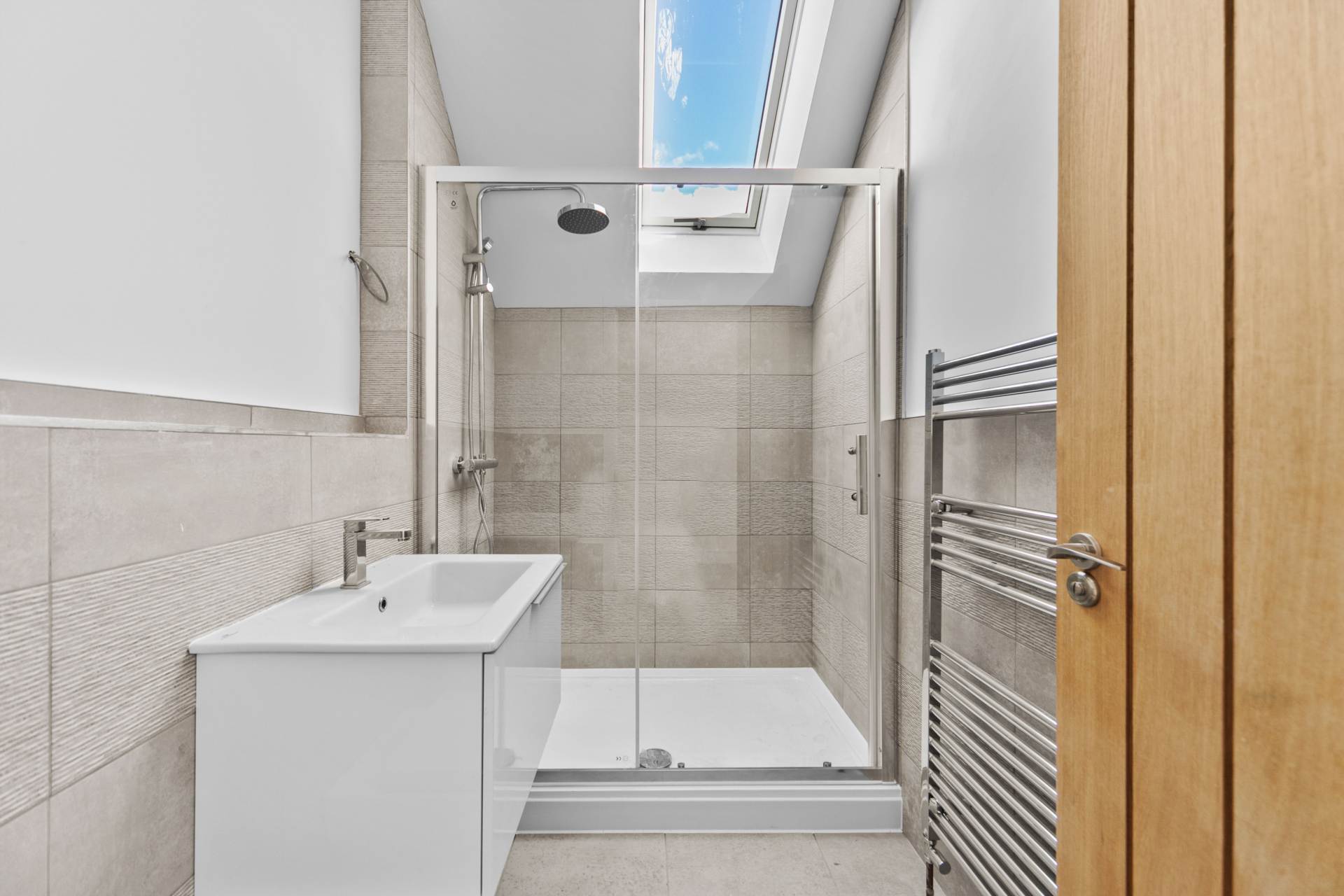THE WHITEHALL - Dreslintone Close, Bradford, Image 4