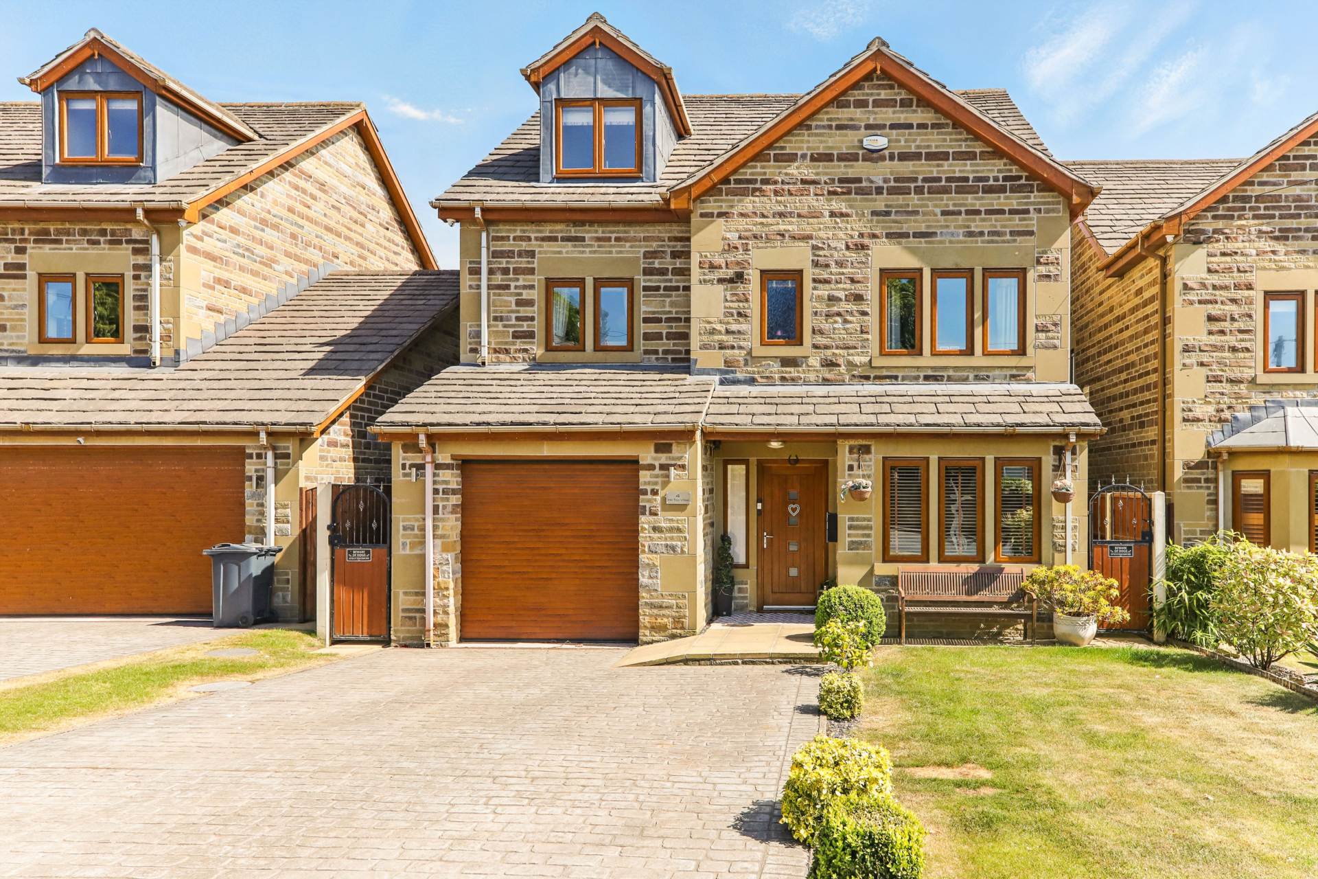 Hill Top Villas, Tingley, Image 1