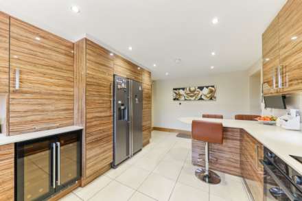 Hill Top Villas, Tingley, Image 3