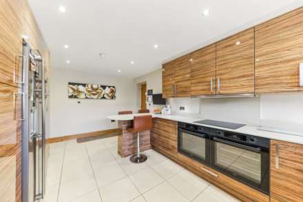 Hill Top Villas, Tingley, Image 4