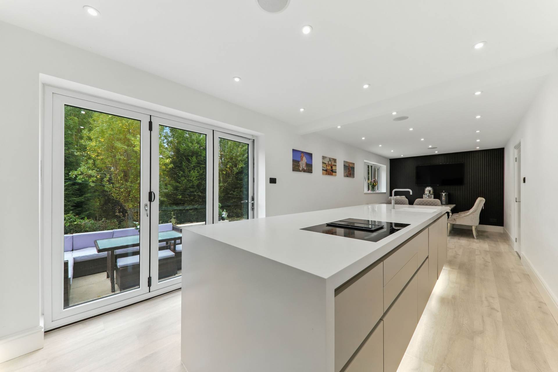 Waterwood Close, Tingley, Image 1