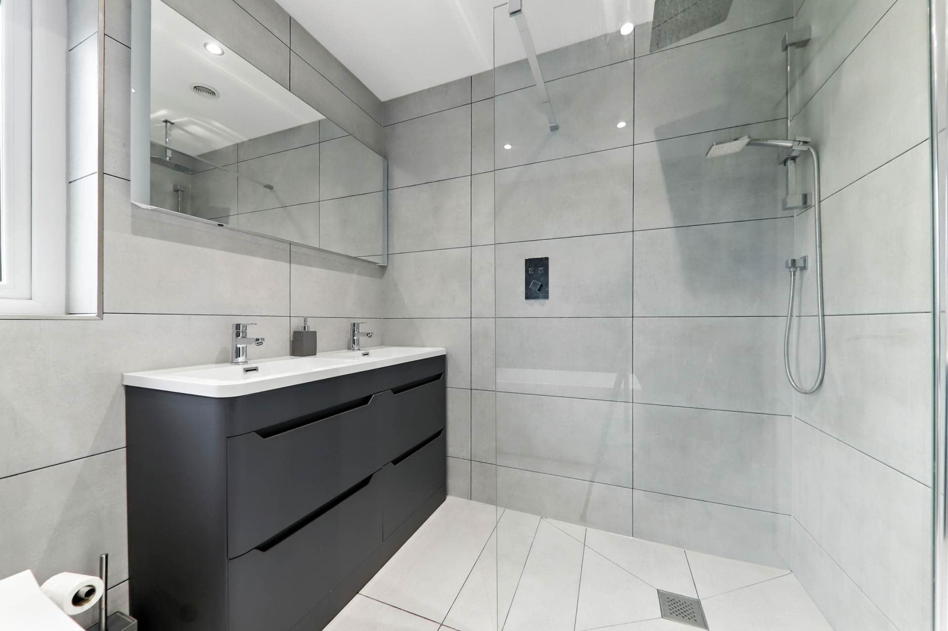 Waterwood Close, Tingley, Image 19