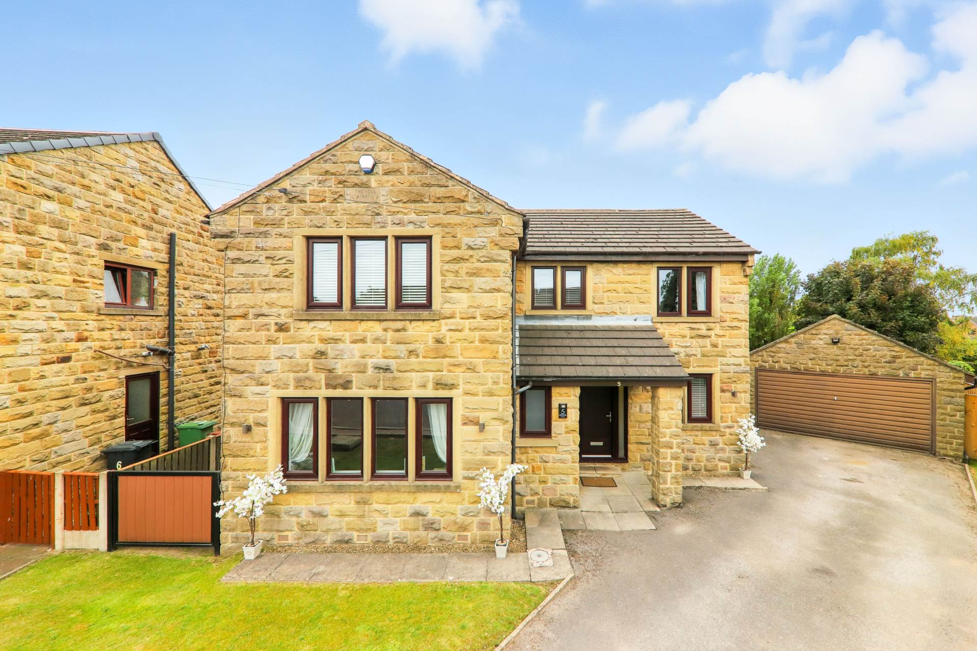 Waterwood Close, Tingley, Image 2