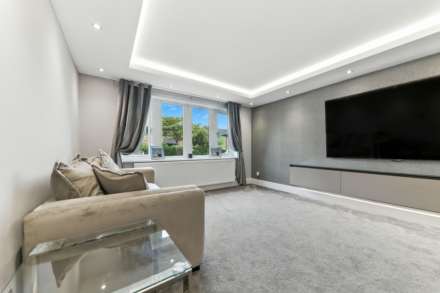 Waterwood Close, Tingley, Image 4