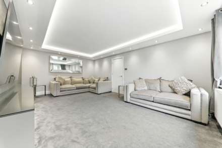 Waterwood Close, Tingley, Image 5