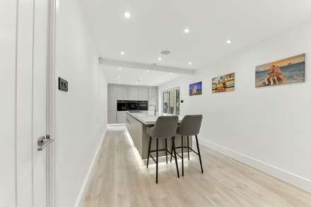 Waterwood Close, Tingley, Image 7