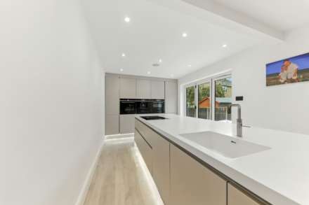 Waterwood Close, Tingley, Image 8