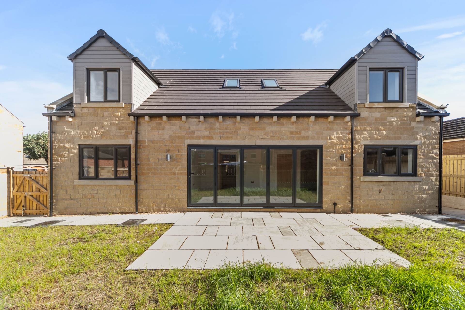 THE OLD FARMYARD - Old Lane, Drighlington, Image 2