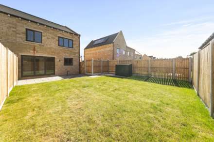 THE OLD FARMYARD - Old Lane, Drighlington, Image 14