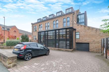 1 Bedroom Apartment, Chapel Loft,    Commercial Street, Morley