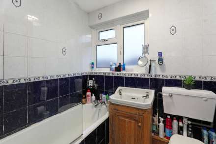 Redhall Close, Beeston, Image 7