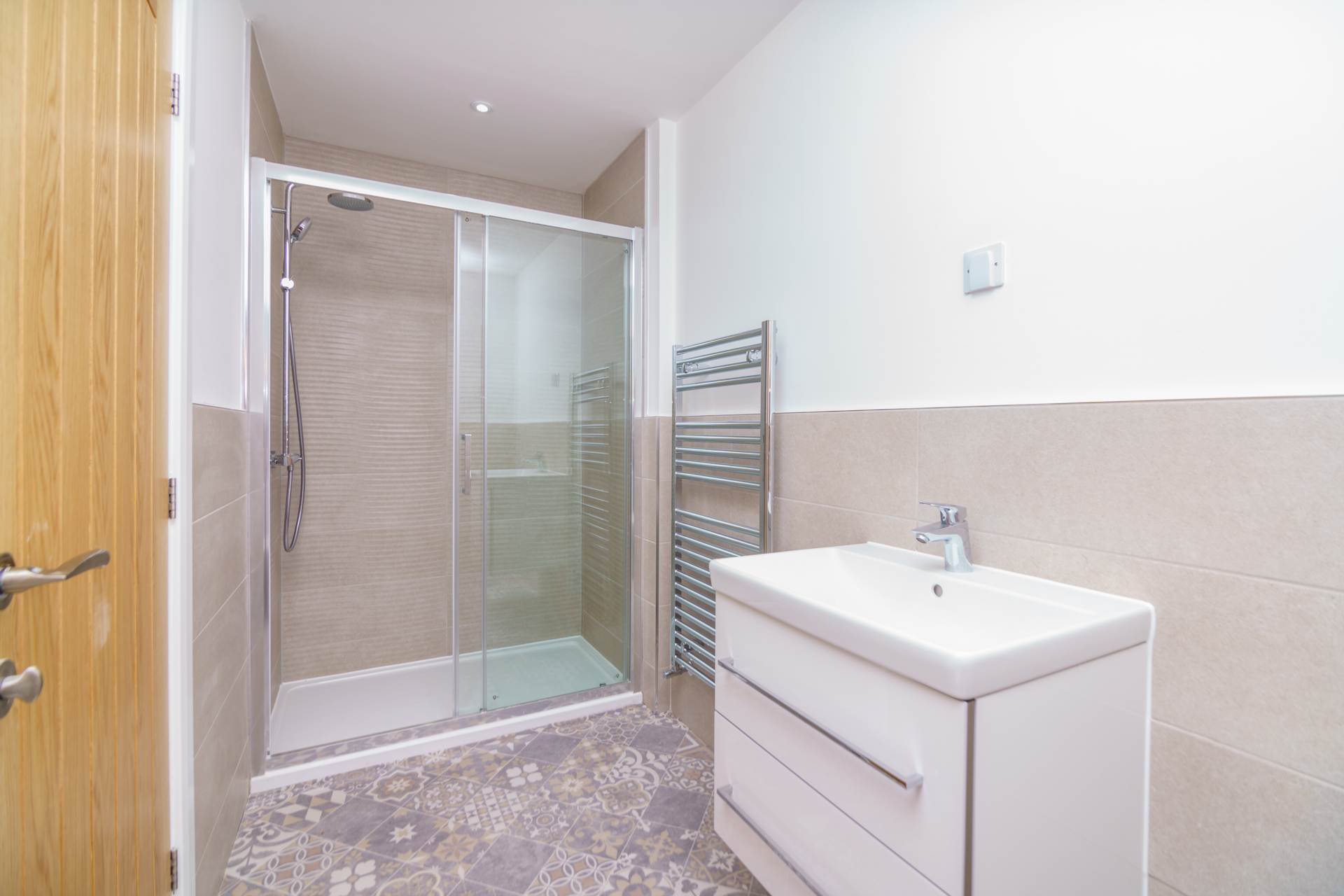 Bradford Road, Birkenshaw, Image 12