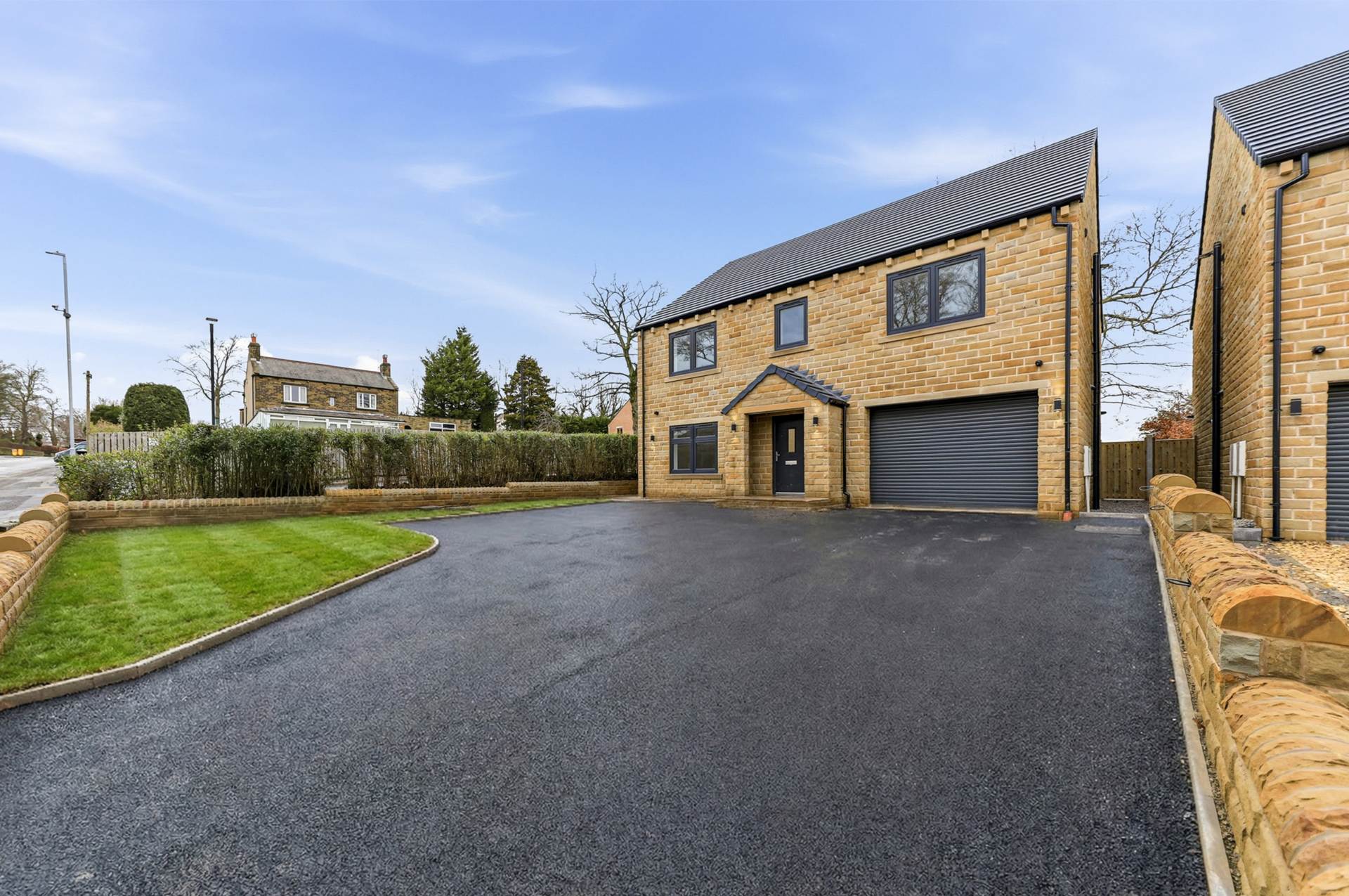 Bradford Road, Birkenshaw, Image 2