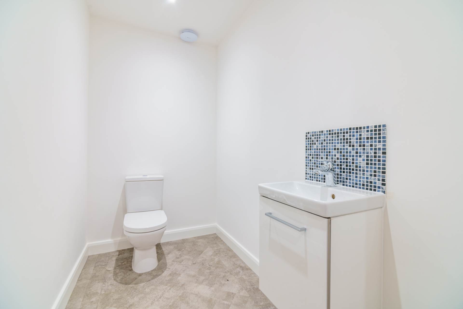 Bradford Road, Birkenshaw, Image 8