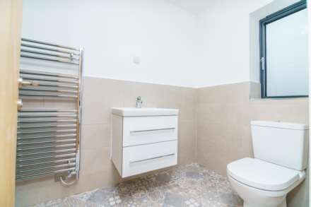 Bradford Road, Birkenshaw, Image 11