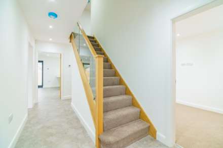 Bradford Road, Birkenshaw, Image 3