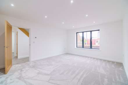 Bradford Road, Birkenshaw, Image 4