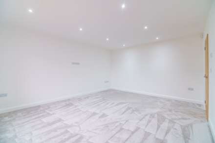 Bradford Road, Birkenshaw, Image 5