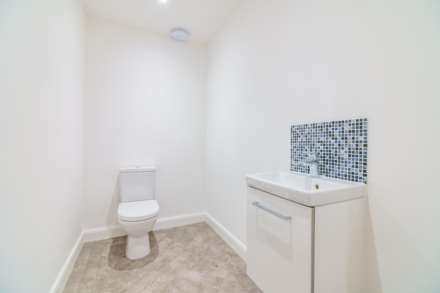 Bradford Road, Birkenshaw, Image 8