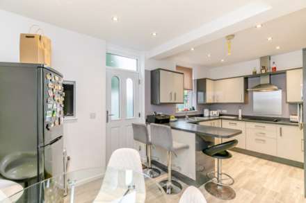 Property For Rent Dewsbury Road, Woodkirk, Dewsbury