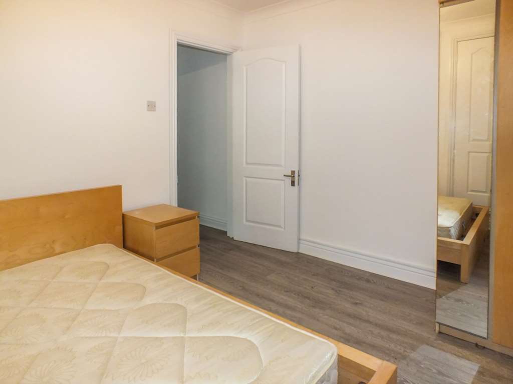 Mile End Road, London, Image 7